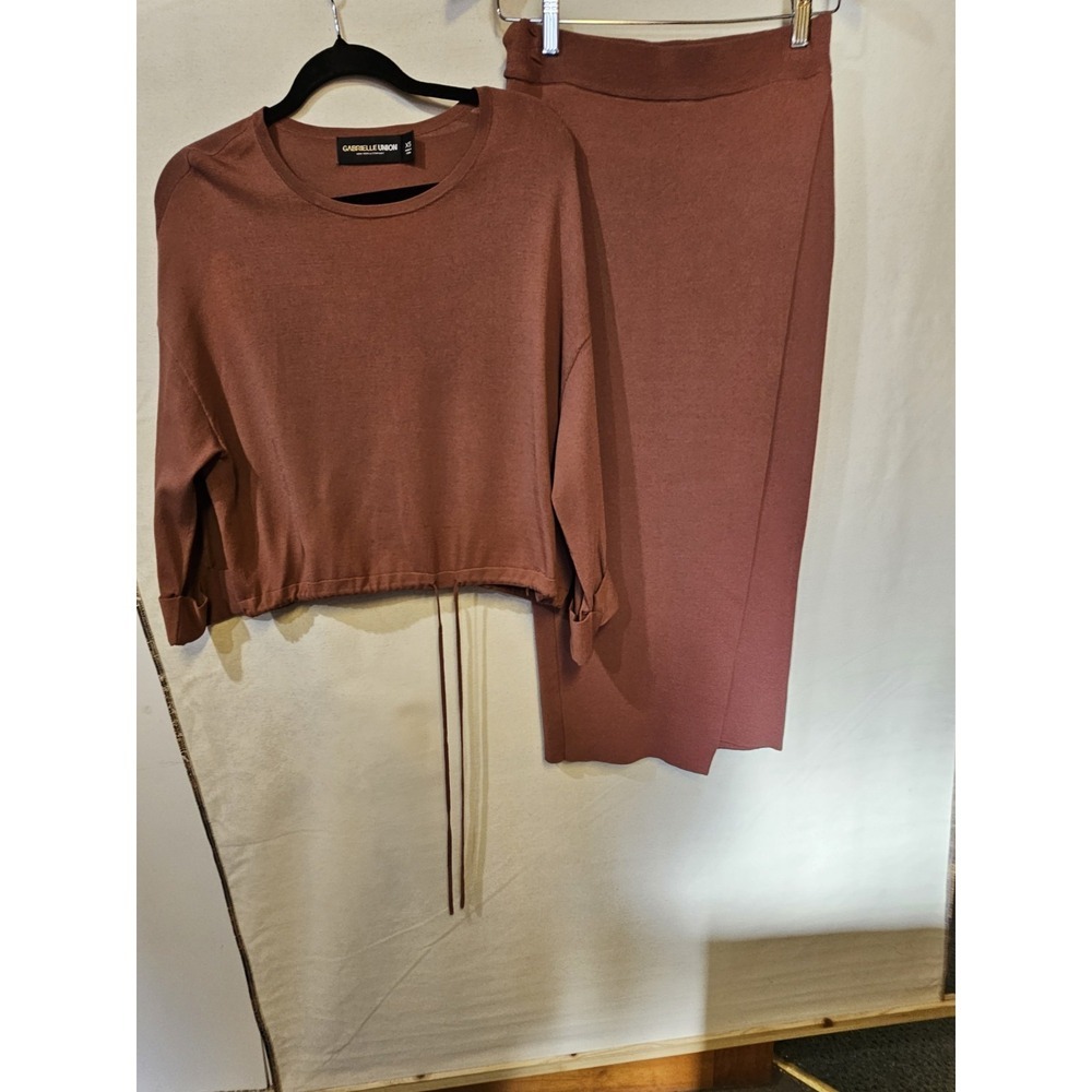 Gabriel Union Fir‎ New York & Co Knit Set Of Top And Skirt